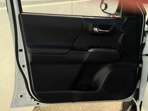 Certified 2023 Toyota Tacoma TRD Off-Road image 10