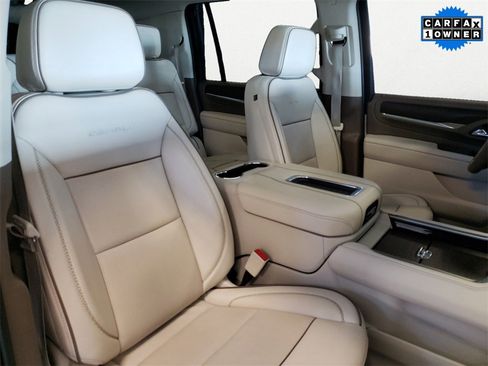 Used 2024 GMC Yukon XL Denali image 15