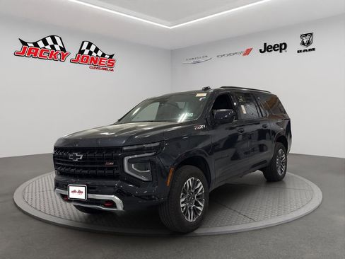 Used 2025 Chevrolet Suburban Z71 image 1