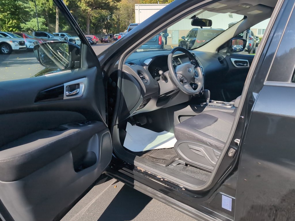 Used 2017 Nissan Pathfinder S AWD/4WD image 15