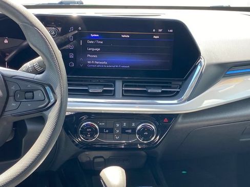 Certified 2025 Chevrolet Trax LT FWD image 10