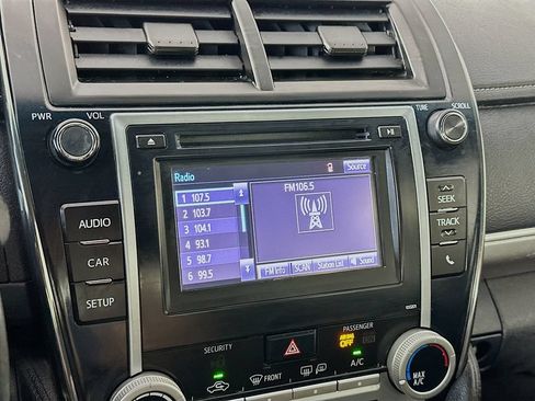 Used 2014 Toyota Camry SE FWD image 17