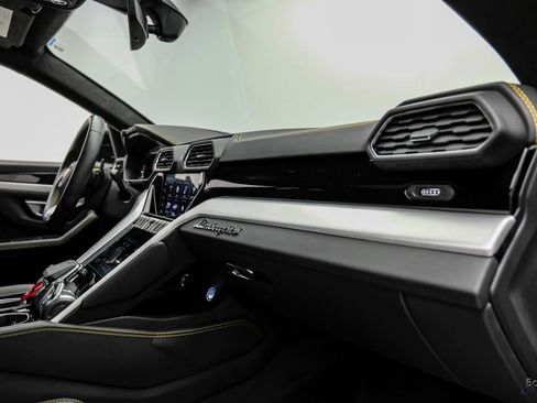 Used 2022 Lamborghini Urus AWD/4WD image 50