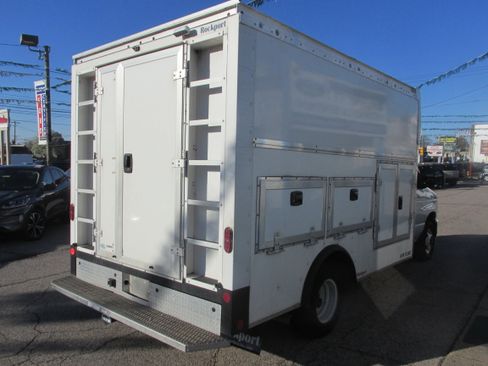 Used 2024 Ford E-350 and Econoline 350 Super Duty w/ Power Windows & Locks Group image 4