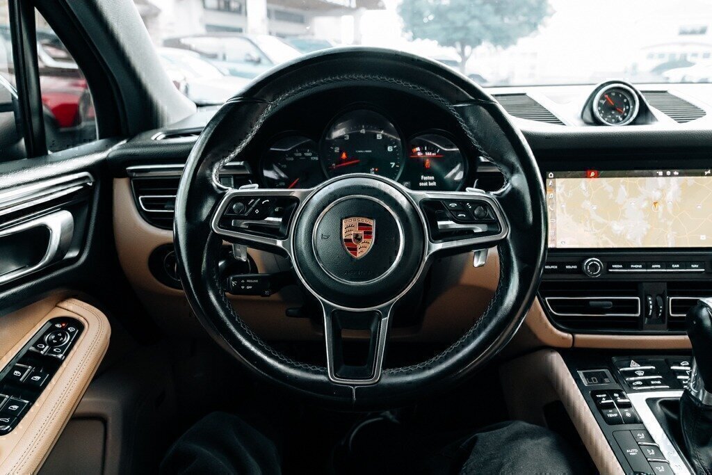 Used 2020 Porsche Macan AWD/4WD image 24