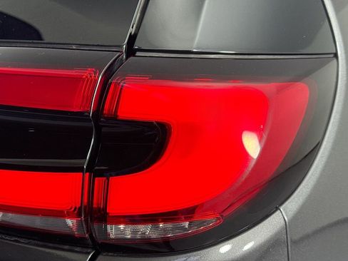 Used 2023 Chrysler Pacifica Touring-L image 35