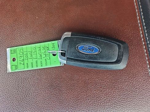 Used 2021 Ford F150 Lariat w/ Max Trailer Tow Package image 29