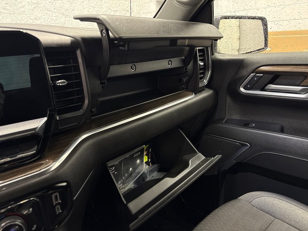 Used 2024 Chevrolet Silverado 1500 LT AWD/4WD image 30