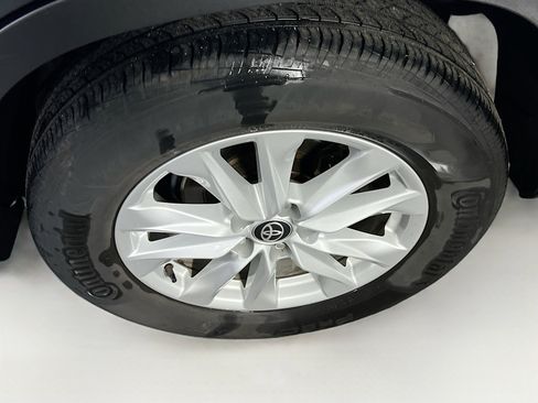 Used 2023 Toyota Corolla Cross LE image 28