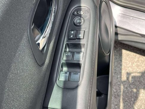 Used 2021 Honda HR-V LX image 24