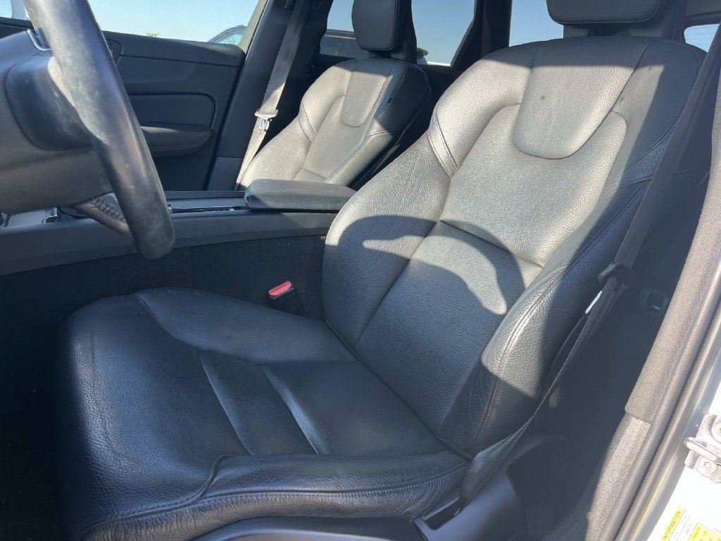 Used 2020 Volvo XC60 T5 Momentum FWD image 32