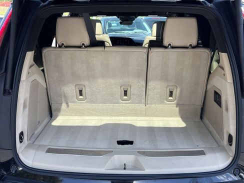 Used 2024 Cadillac Escalade Premium Luxury AWD/4WD image 31