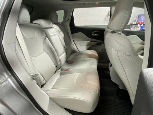 Used 2019 Jeep Cherokee Limited w/ Technology Group FWD image 32
