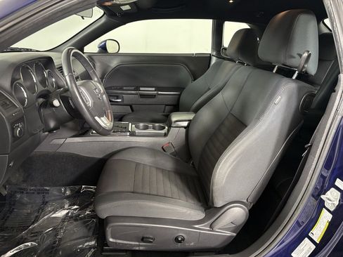 Used 2014 Dodge Challenger SXT image 16