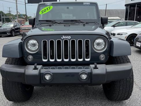 Used 2017 Jeep Wrangler Unlimited Sahara w/ Connectivity Group AWD/4WD image 9