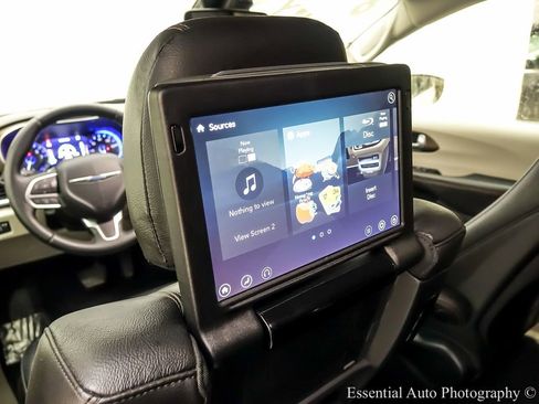 Used 2018 Chrysler Pacifica Touring-L Plus w/ Advanced Safetytec Group image 12