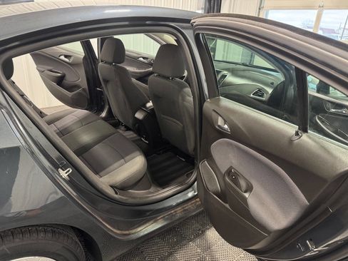 Used 2017 Chevrolet Cruze LT w/ Convenience Package FWD image 22