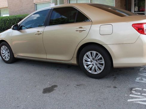 Used 2012 Toyota Camry LE image 20