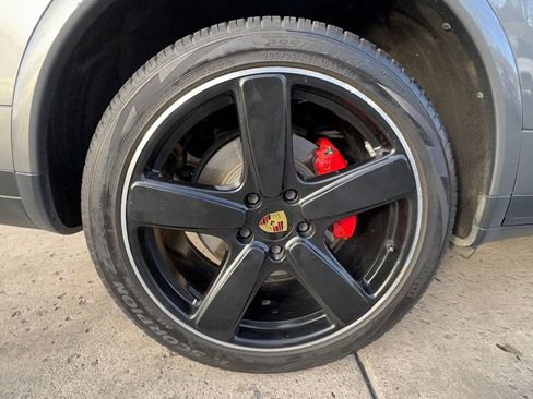 Used 2018 Porsche Cayenne Turbo image 9