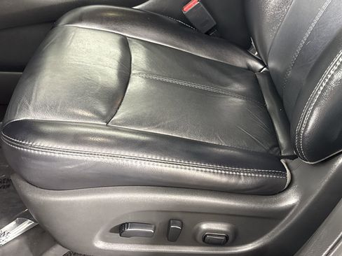 Used 2019 Nissan Pathfinder SL image 16