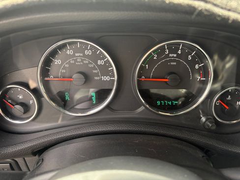 Used 2016 Jeep Wrangler Unlimited Rubicon w/ Connectivity Group AWD/4WD image 11