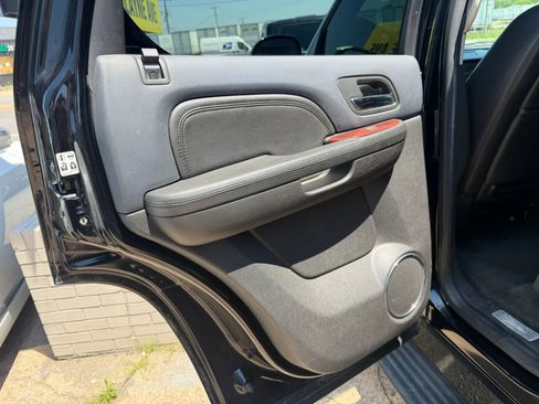 Used 2009 Cadillac Escalade AWD image 12