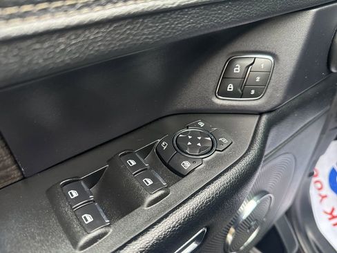 Used 2021 Ford Expedition Limited image 11