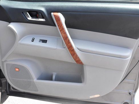 Used 2012 Toyota Highlander Limited AWD/4WD image 29