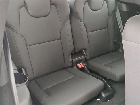 Certified 2025 Volvo XC90 B5 Core w/ Protection Package Premier image 21