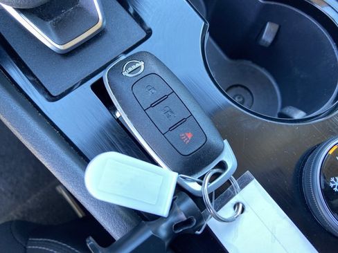 Used 2023 Nissan Rogue S image 41