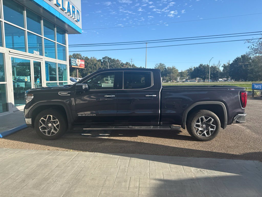 Used 2024 GMC Sierra 1500 SLT AWD/4WD image 3