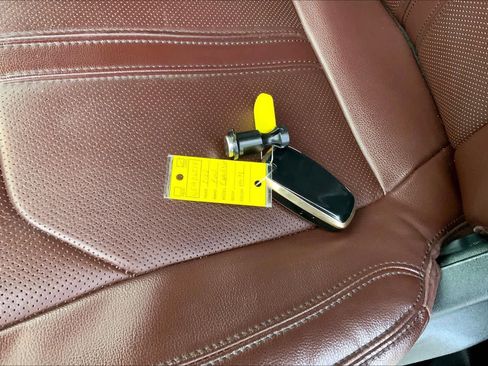 Used 2022 Ford Expedition Max Limited image 13