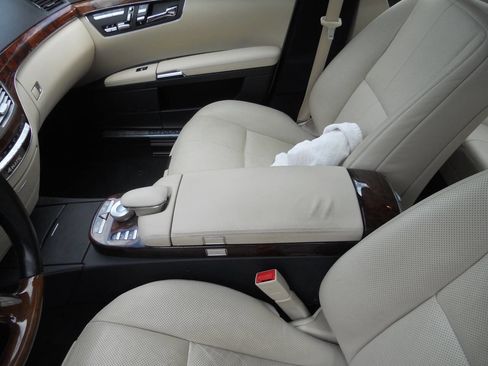 Used 2009 Mercedes-Benz S 550 4MATIC image 16