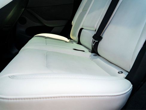 Used 2023 Tesla Model Y AWD image 19