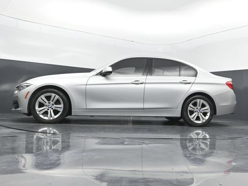 Used 2017 BMW 330i Sedan RWD image 32