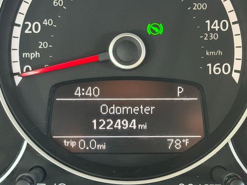 Used 2014 Volkswagen Beetle 1.8T FWD image 34