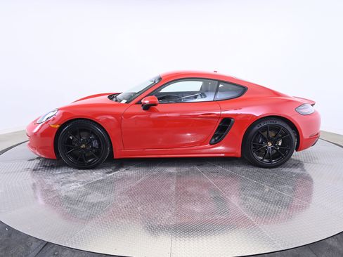 Used 2025 Porsche 718 Cayman image 2