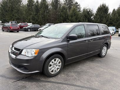 Used 2019 Dodge Grand Caravan SE w/ UConnect Hands-Free Group