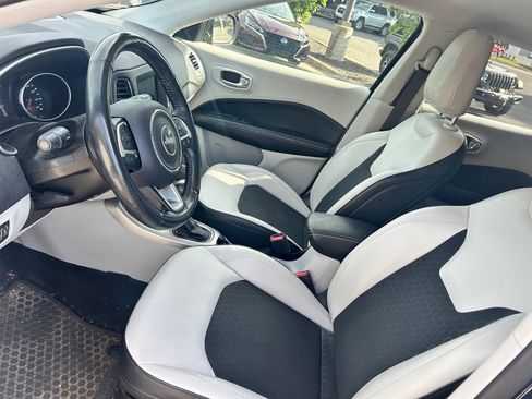 Used 2019 Jeep Compass Latitude w/ Popular Equipment Group AWD/4WD image 10