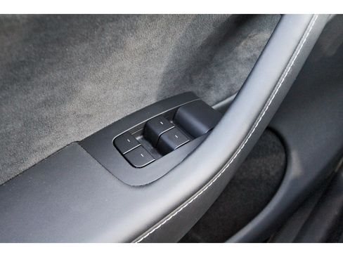 Used 2025 Tesla Model Y Long Range RWD image 22