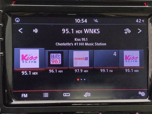 Used 2018 Volkswagen Passat 2.0T SE image 25