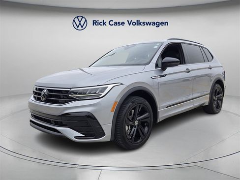 Used 2023 Volkswagen Tiguan SE R-Line image 8