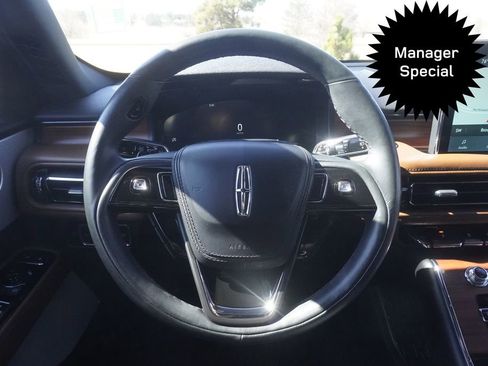 Used 2023 Lincoln Aviator Reserve w/ Equipment Group 201A image 10