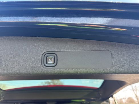 Used 2012 Cadillac Escalade Platinum image 12