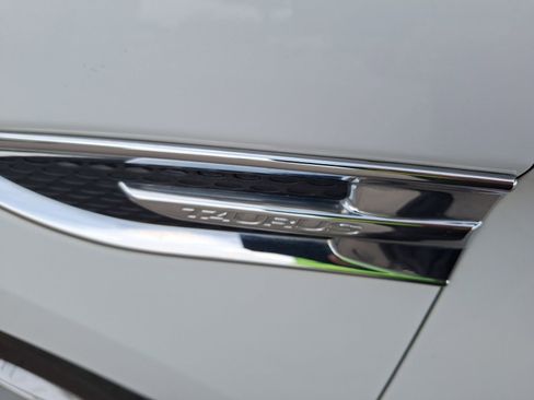 Used 2019 Ford Taurus SE image 14