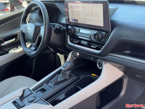 Certified 2025 Toyota Grand Highlander FWD image 12