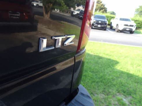 Used 2021 Chevrolet Silverado 1500 LTZ w/ Technology Package AWD/4WD image 9
