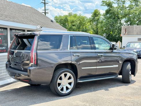 Used 2017 Cadillac Escalade Luxury AWD/4WD image 12