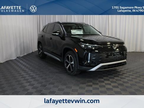 New 2025 Volkswagen Tiguan SE image 1