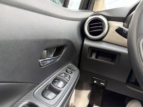 Used 2020 Nissan Versa SV image 17